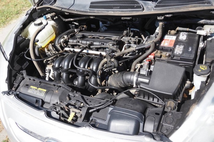 Ez nem photoshop: tényleg egy félbevágott autót árulnak 7