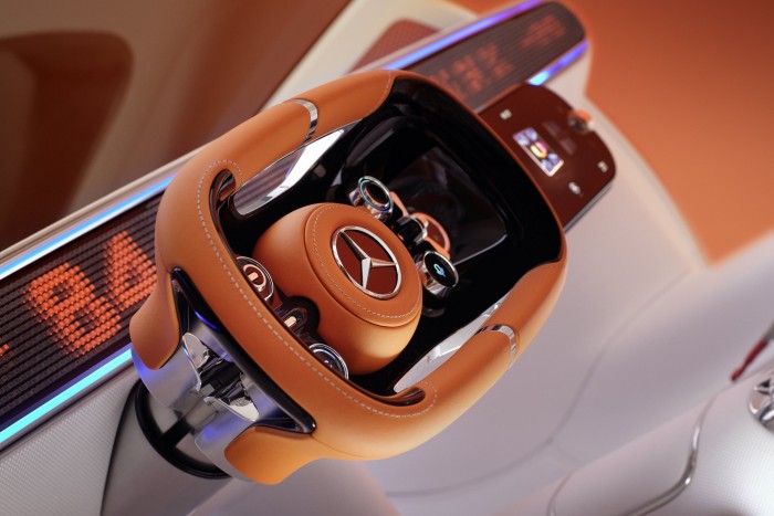 Minimalista sportautót villantott a Mercedes 14