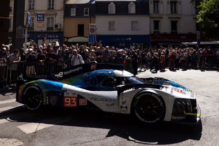 Rég nem látott sikerre hajt a Ferrari 9