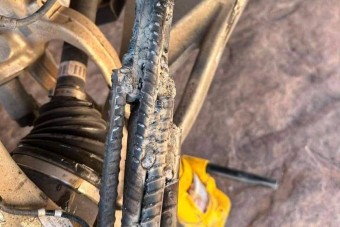 Filléres tákolás mentette meg a terepen elakadt méregdrága villanyautót