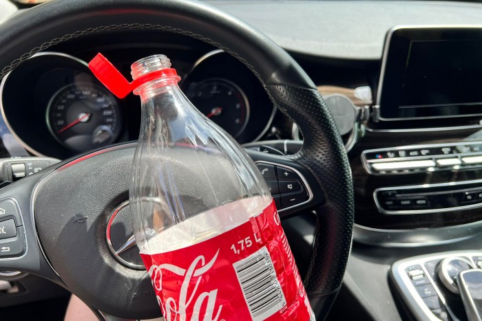 Mindenki gyűlöli, de van egy jó oldala a rögzített kóláskupaknak