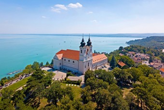 Szokatlan sebességkorlátozás a Balatonnál