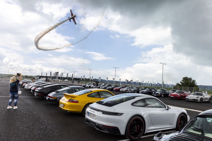 75 éves nyugger már a Porsche, de a születésnapot fiatalos lendülettel tolja 3