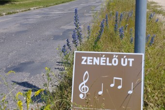 Heavy metalt tol ez a budapesti „zenélő út”