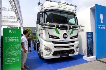 Sofőr nélkül vitte az árut egy kamion