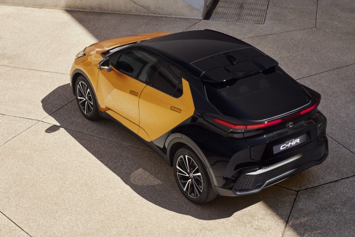 Konnektoros hibridként jön az új kompakt Toyota 7