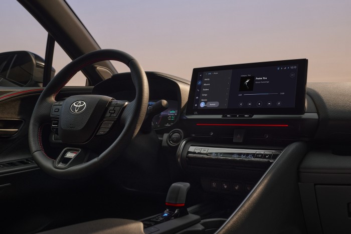 Konnektoros hibridként jön az új kompakt Toyota 9