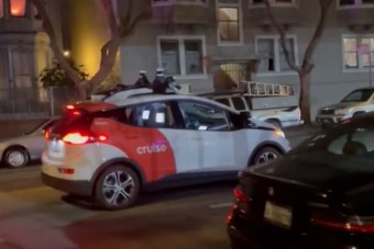 Még nagyon is fogni kell a modern autók kezét