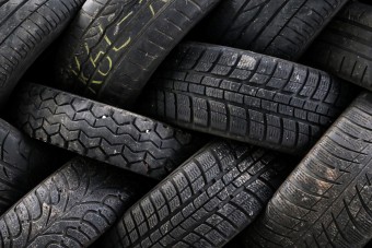 Levesznek egy fizetős terhet az autósok válláról