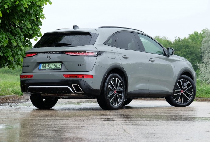 Fiatalító kúra után így fest egy francia különc – DS 7 teszt 15