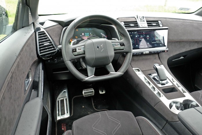 Fiatalító kúra után így fest egy francia különc – DS 7 teszt 10