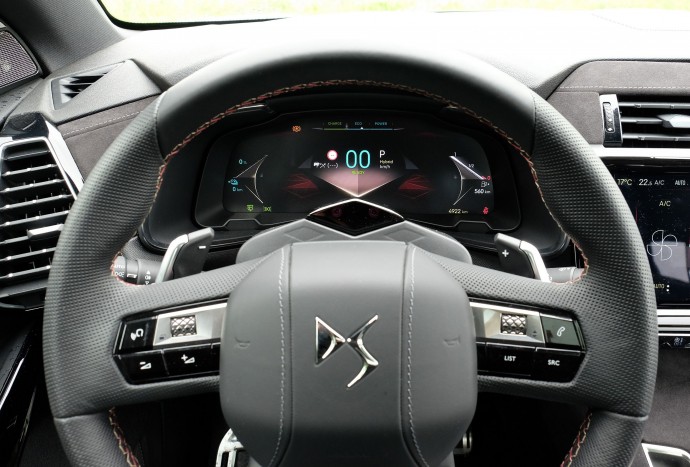 Fiatalító kúra után így fest egy francia különc – DS 7 teszt 12