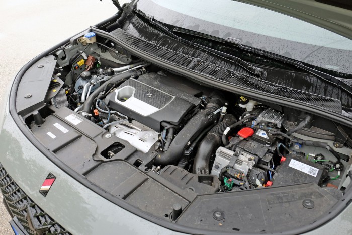 Fiatalító kúra után így fest egy francia különc – DS 7 teszt 13