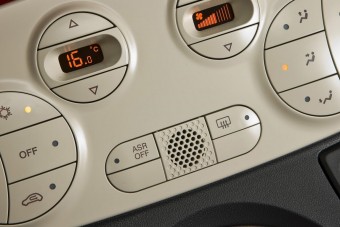 Ezt az apró rácsot sose takarjuk le az autónk belterében