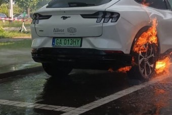 Ekkora mázli még nem volt villanyautó-tűznél