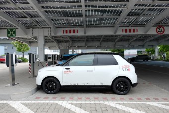 Pénzt lehet keresni a töltőn lógó elektromos autóval