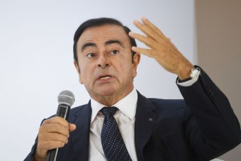 340 milliárdra perel egy autógyártót szökésben lévő elnöke