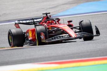 F1: Áttörés a Ferrarinál, örülnek Leclerc-ék