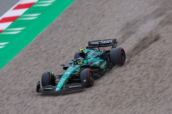 F1: Rossz napja volt Alonsónak, elnézést kér
