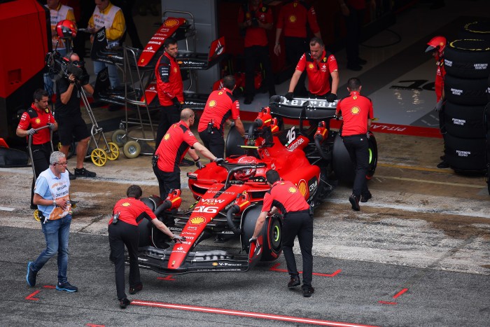 F1: Nem lesz ott a rajtrácson Leclerc