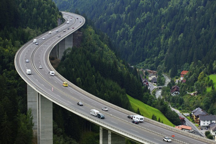 Külföldre mész nyaralni? Ennyit fizetsz, ha taposod a gázt! 8 | Vezess Külföldre mész nyaralni? Ennyit fizetsz, ha taposod a gázt! 8