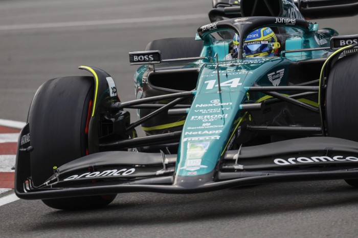 Lábon lőtte magát az F1