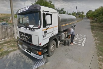 Erre tuti nem számított a sofőr, amikor gázolajat lopott