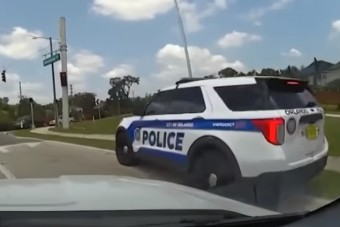 Amikor azt hitte, senki nem látja, odalépett a rendőr, lebukott