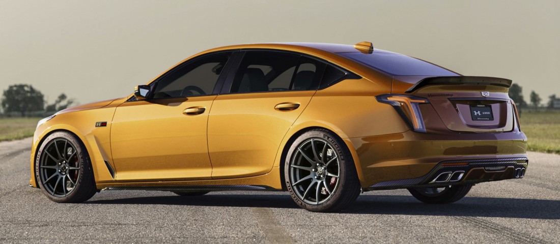 Ezer lóerős, hátsókerék-hajtású brutálszedán készül