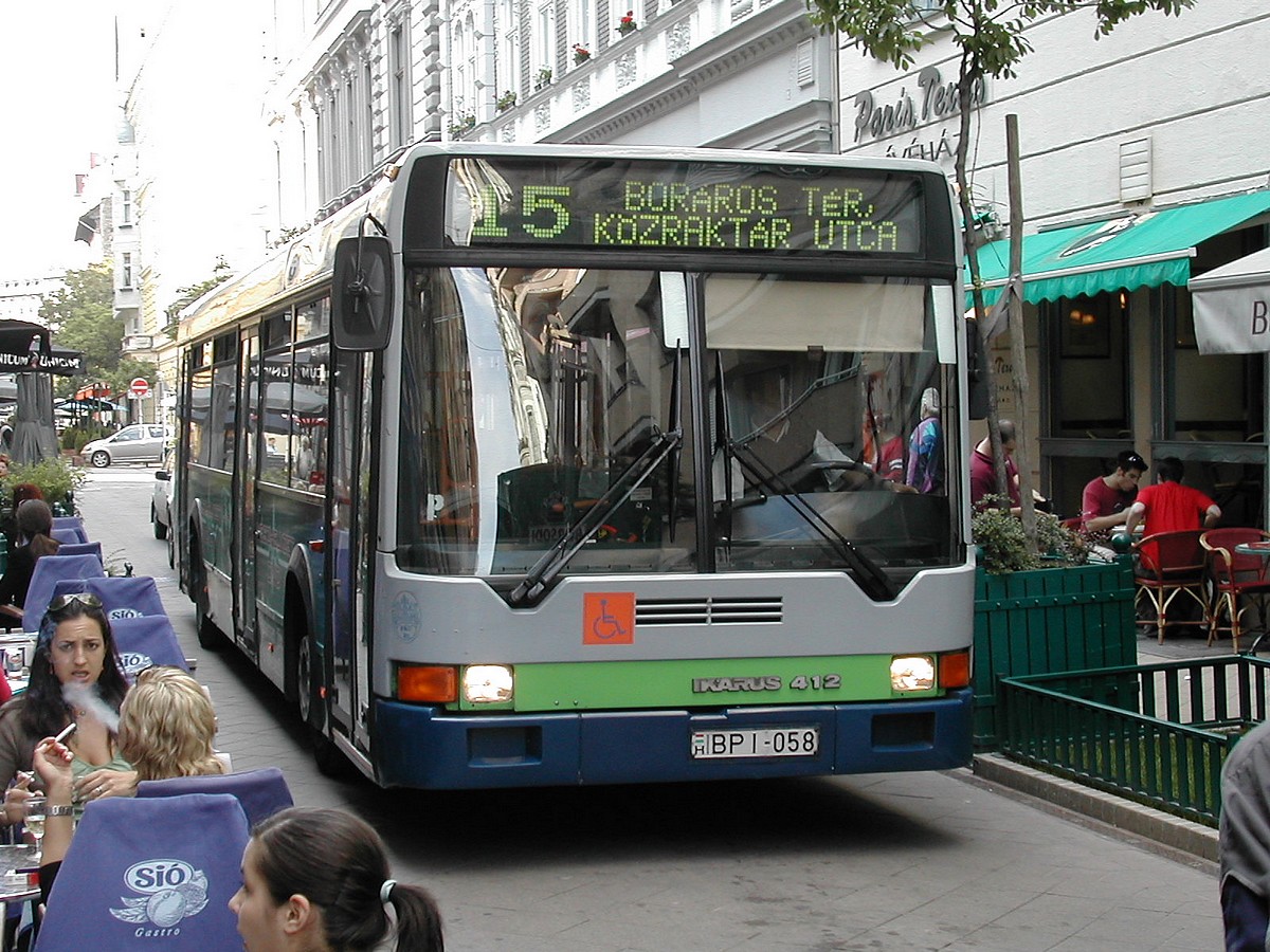 Te tudtad, miért ilyen színűek a budapesti buszok? 9