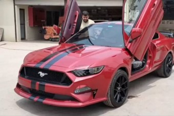 Bármiből épít neked egy Mustangot ez a vasmunkához értő szaki