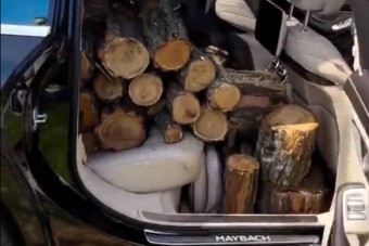 Poénból tűzifával vágták teli a csúcs-Mercedes belterét