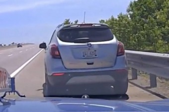 Modern trükkel kapták el a rendőrök az autóval menekülő tíz éves srácot