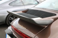 75 éves nyugger már a Porsche, de a születésnapot fiatalos lendülettel tolja 87