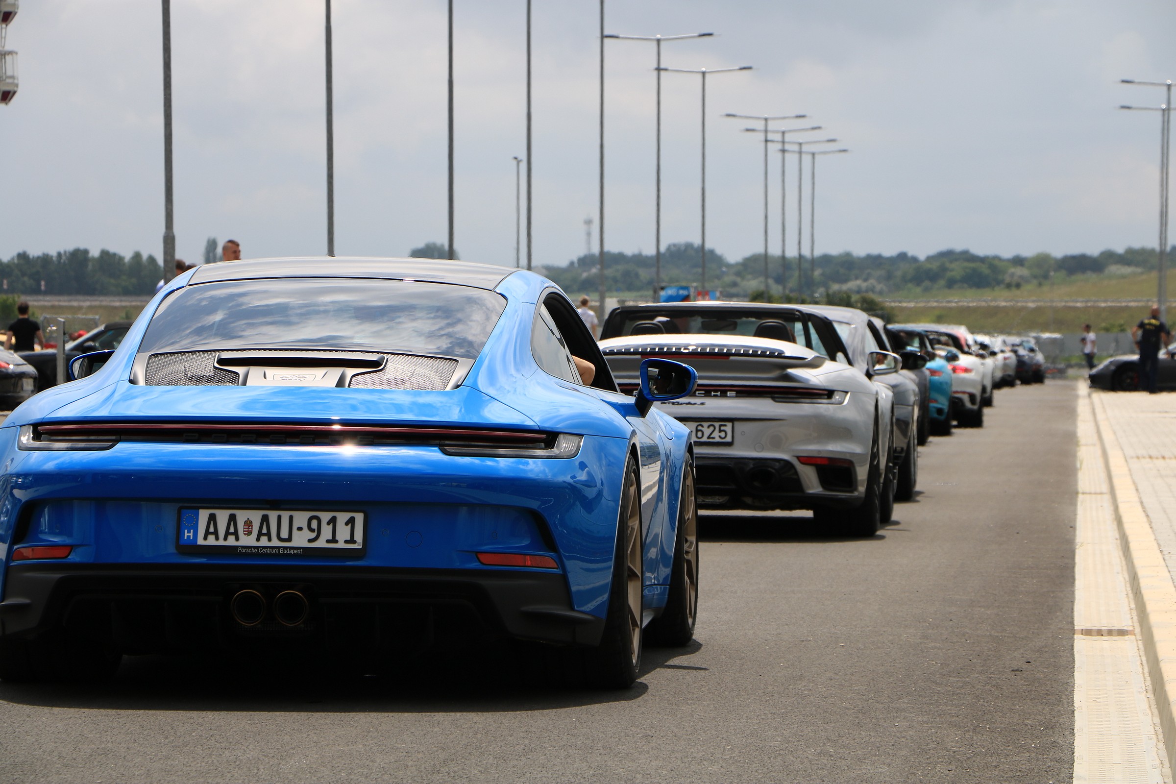 75 éves nyugger már a Porsche, de a születésnapot fiatalos lendülettel tolja 33