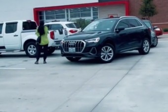 Nyomta a dudát az audis, a nő kitartóan foglalta a parkolóhelyet