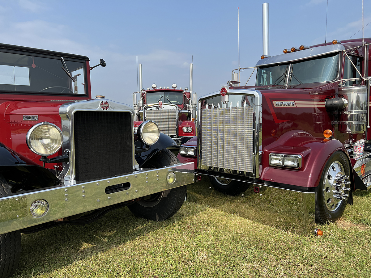 Pazar felvonulással emlékeztek a 100 éves kamiongyártóra 2