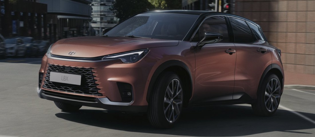 Ez a te autód, ha sok a pénzed, de szűk a garázsod