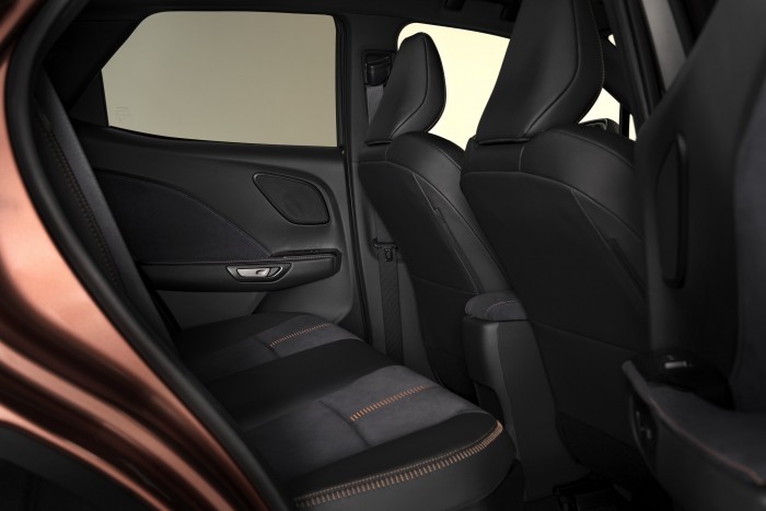 Ez a te autód, ha sok a pénzed, de szűk a garázsod 8