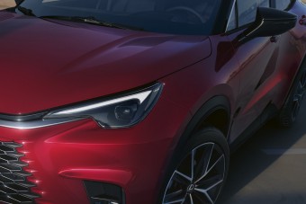 Ez a te autód, ha sok a pénzed, de szűk a garázsod