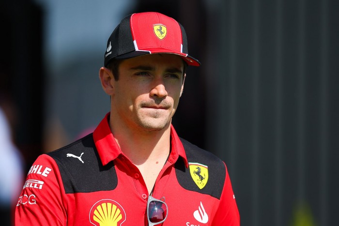 Leclerc az F1-en kívülre kacsingat