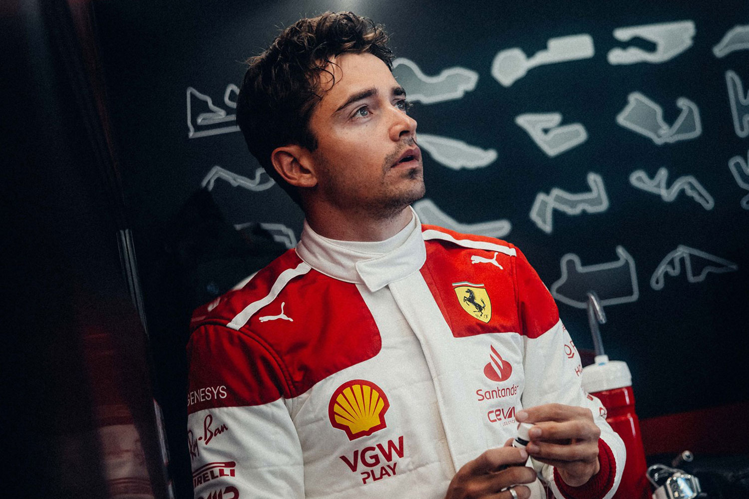 F1: Leclerc a ruháját is a bajbajutottaknak adja 3