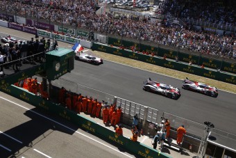 Névre szóló luxusbilincset kapnak a futamgyőztesek