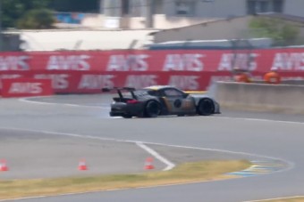 Egy filmsztár is rajthoz állt a Le Mans-i 24 óráson, de sajnos falhoz vágta autóját