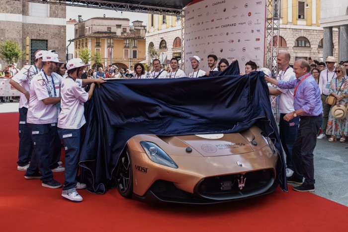 Robotautó indul a közúti autóversenyen