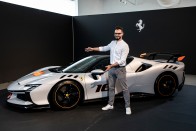 Beültünk az új, 300 milliós Ferrariba! 36