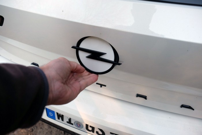 Itt a kipattintott, sportosabb hibrid Astra 14 | Vezess Itt a kipattintott, sportosabb hibrid Astra 14