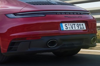 Ismét logót vált egy autógyártó