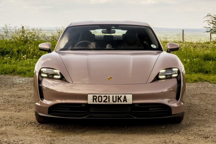 Ha kedves az életed, ne ülj hátra ezekben az autókban! 6