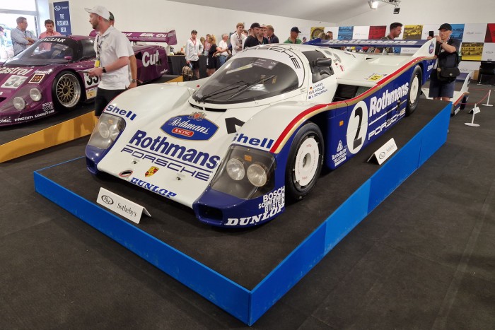 A szemem láttára adott valaki 2 milliárdot egy autóért 3